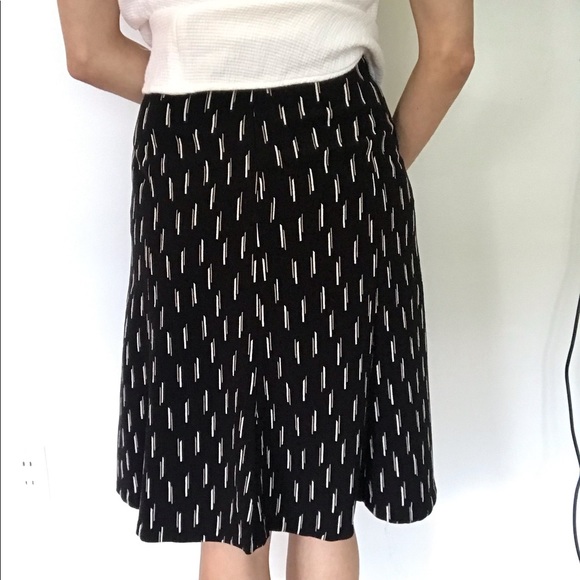 ANN TAYLOR black patterned skirt - Picture 3 of 7